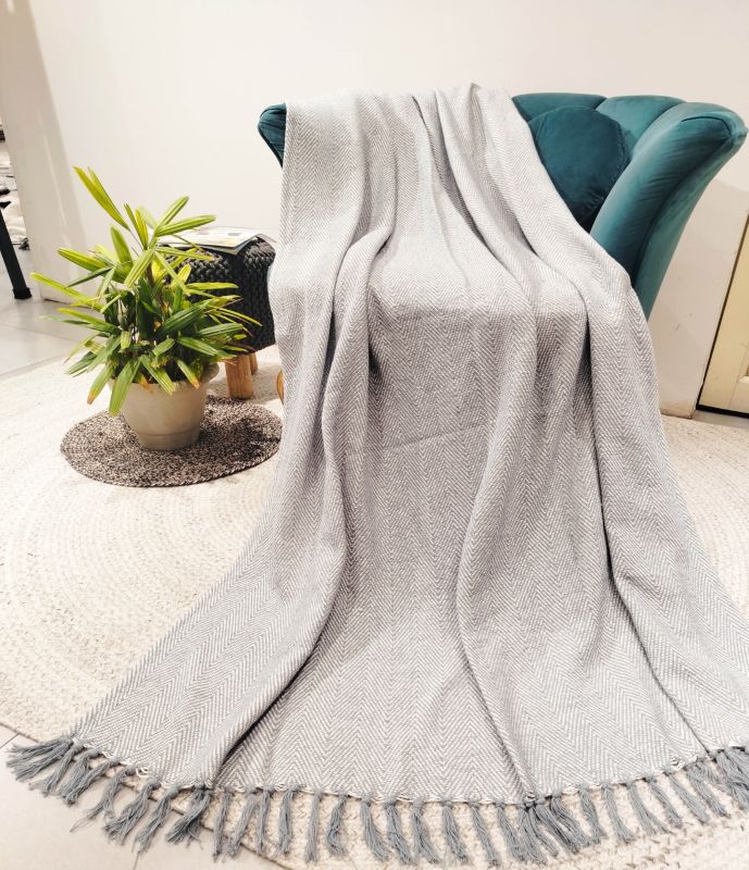 Tkaná deka 130 x 170 cm rybia kosť sivá