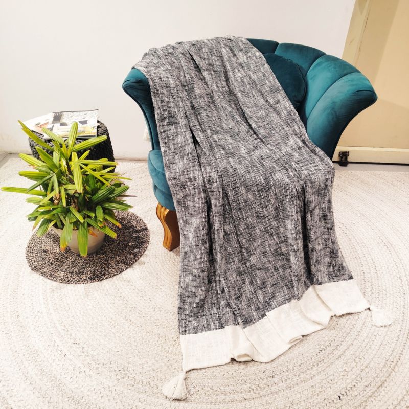 Tkaná deka 130 x 170 cm čierna a biela melanž