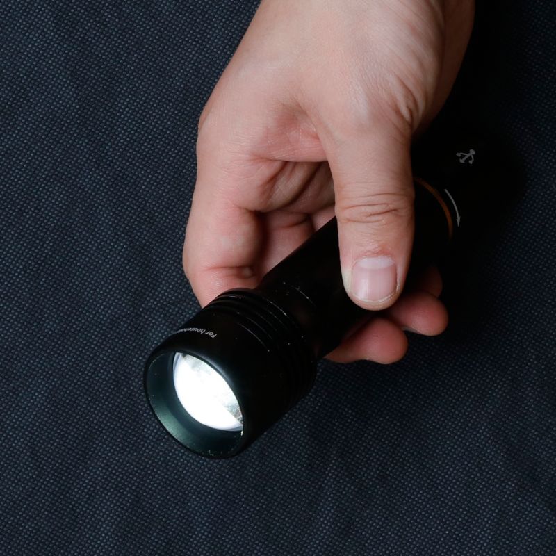 Hliníková nabíjateľná baterka Stanley 600 lm