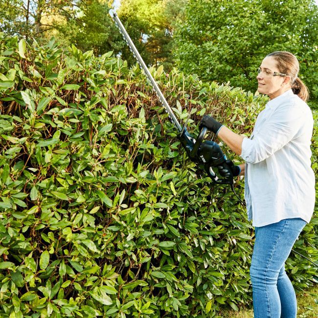 MacAllister elektrické nožnice na živý plot 700 W 70 cm