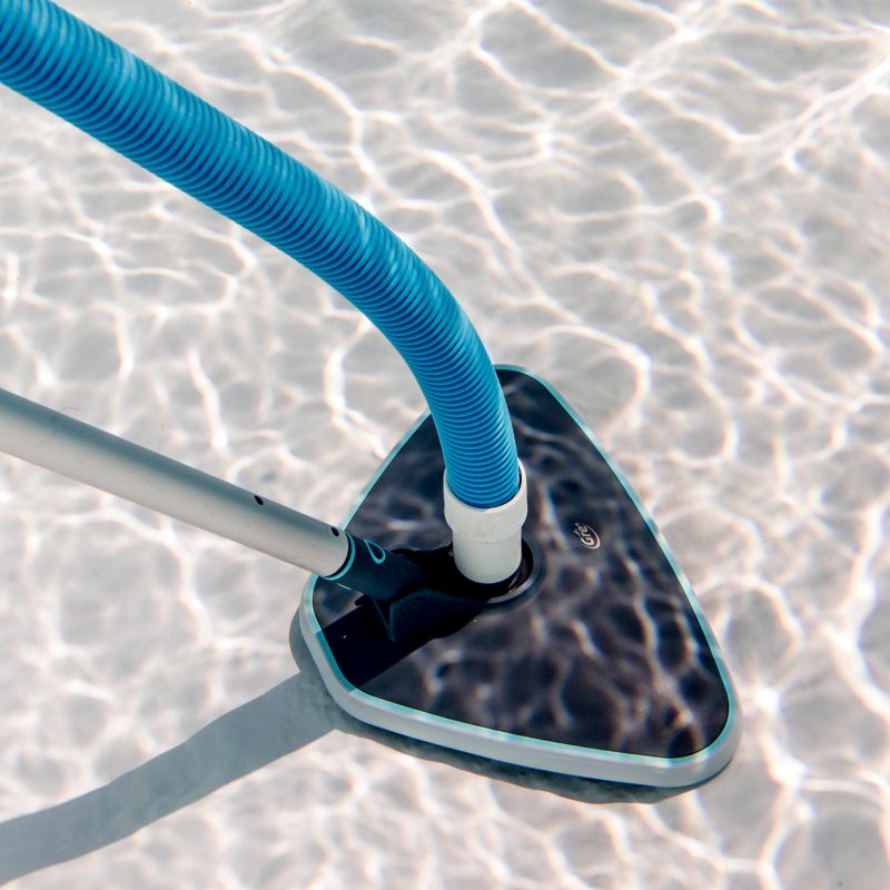 Grafitový trojuholníkový vysávač