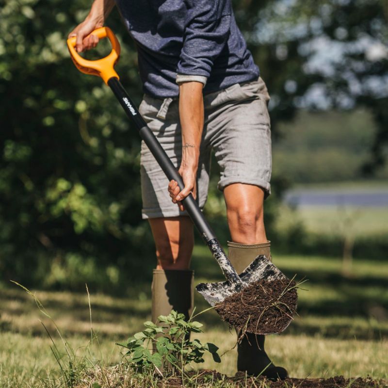 Fiskars Pevný rýľ, ostrý