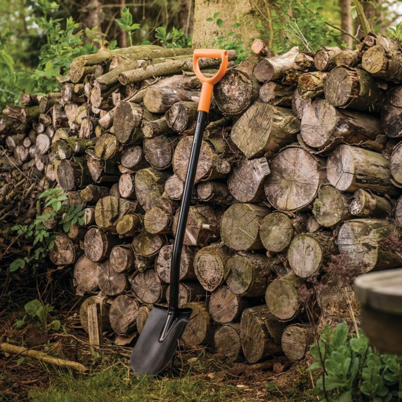 Fiskars Pevný rýľ, ostrý