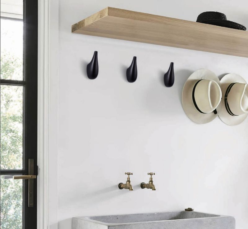 Schaffner Kropla vešiak čierny